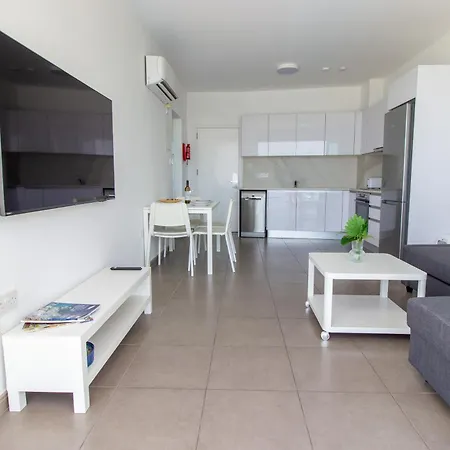 Stunning Sea-views Apt, Διαμέρισμα *