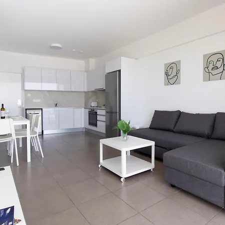 Stunning Sea-views Apt, Protarász